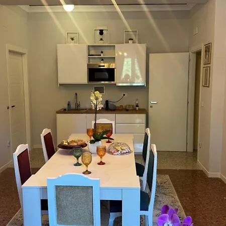 Ac Gold Boutique & 4*