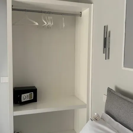 Ac Gold Boutique & Alojamento de Acomodação e Pequeno-almoço 4*