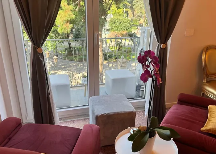 Ac Gold Boutique & Bed and Breakfast