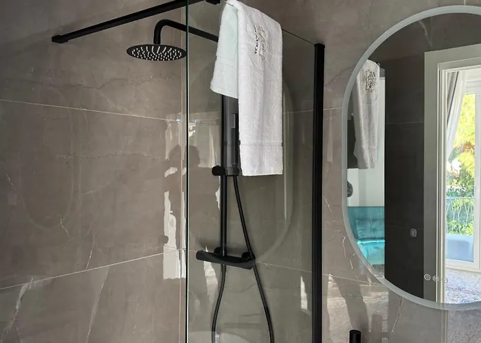 Couette-café Ac Gold Boutique Rooms&suite