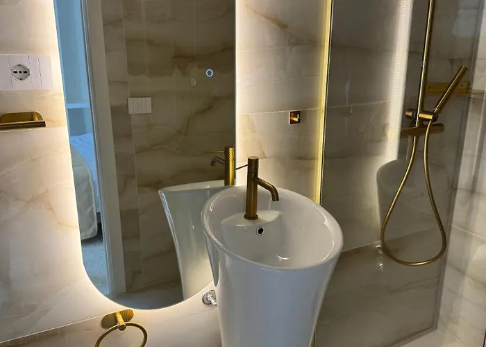 Ac Gold Boutique Rooms&suite Couette-café 4*